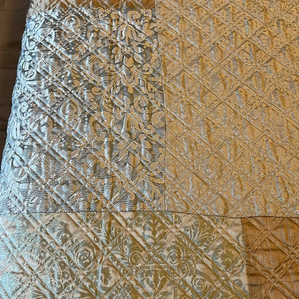 Coverlet: Vintage High-end Queen Bed Cover—Double Diamond Quilting!